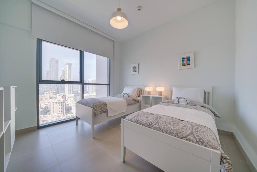 Appartamento Burj Khalifa View - 2Br And Maid - Downtown Dubai Esterno foto