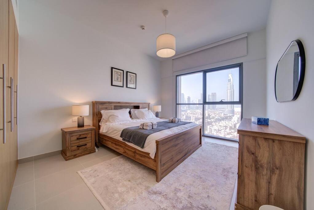 Appartamento Burj Khalifa View - 2Br And Maid - Downtown Dubai Esterno foto