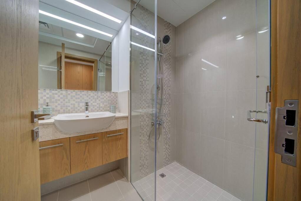 Appartamento Burj Khalifa View - 2Br And Maid - Downtown Dubai Esterno foto