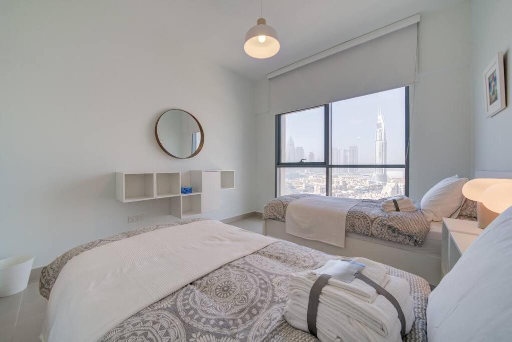 Appartamento Burj Khalifa View - 2Br And Maid - Downtown Dubai Esterno foto