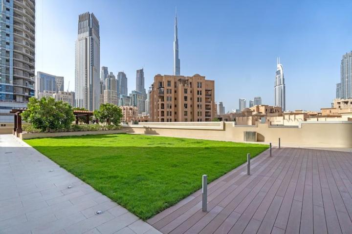 Appartamento Burj Khalifa View - 2Br And Maid - Downtown Dubai Esterno foto